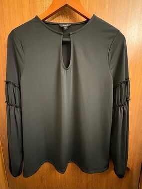 NWOT GUESS Black Keyhole Front, Ruched Tiered Balloon Long Sleeve Blouse XS